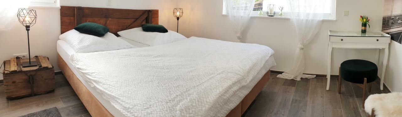 Zur Alten Rebe Ferienhaus Und Weingut Konz Exteriér fotografie